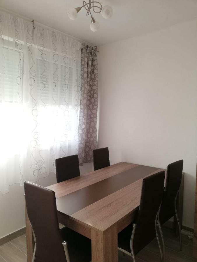 Apartment White Pula